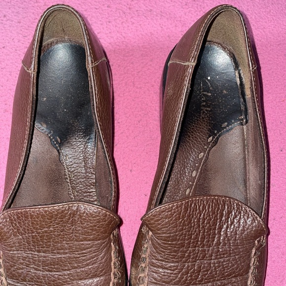 Ladies Brown leather Clark shoes the soles need to be replaced free w/ any order - Picture 5 of 10